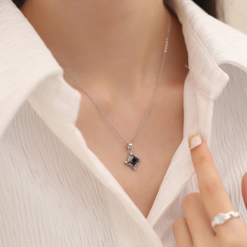 Coco Kalung Rantai Liontin Persegi Hias Zircon Hitam Gaya Korea Untuk Wanita