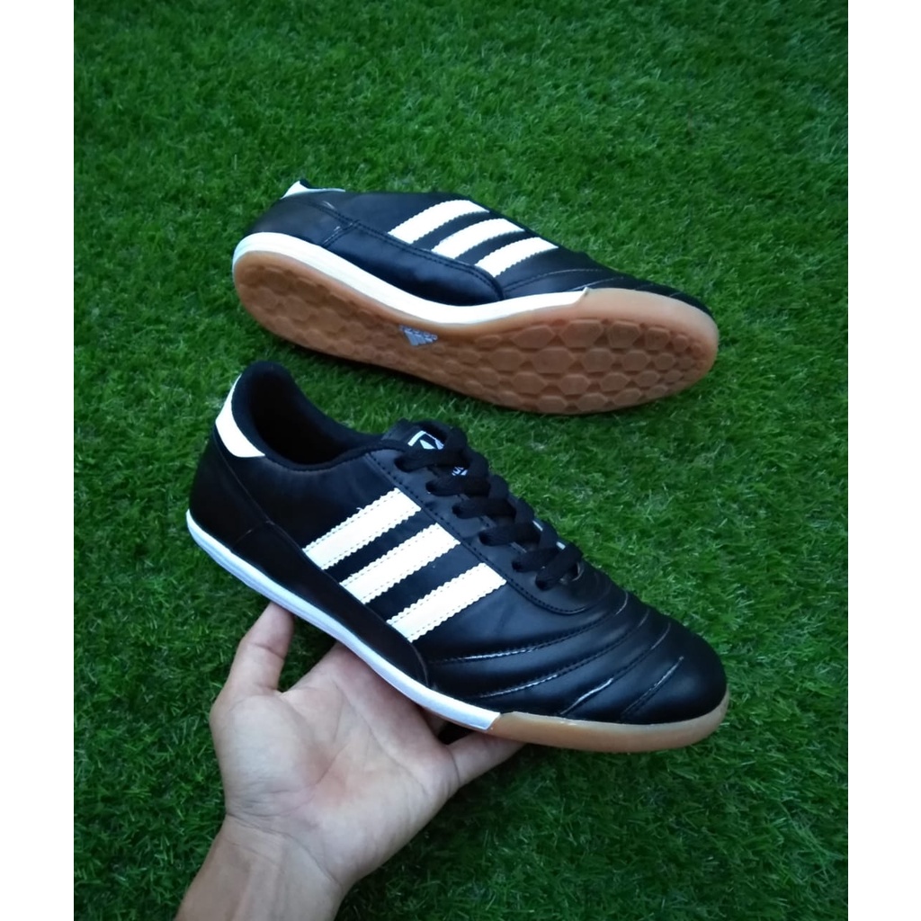 sepatu FUTSAL KULIT ADIDAS