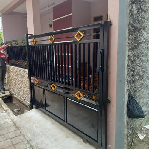 Jual pintu pager besi minimalis/modern/motif kayu lisplang grc | Shopee
