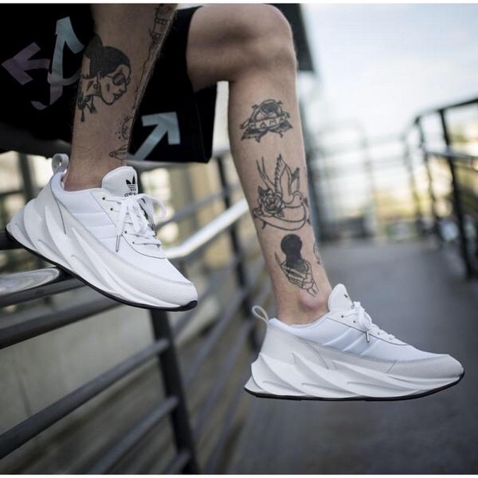FULL WHITE SEPATU PRIA ADIDAS SHARK HIU SNEAKERS KEREN OUTFIT SANTAI