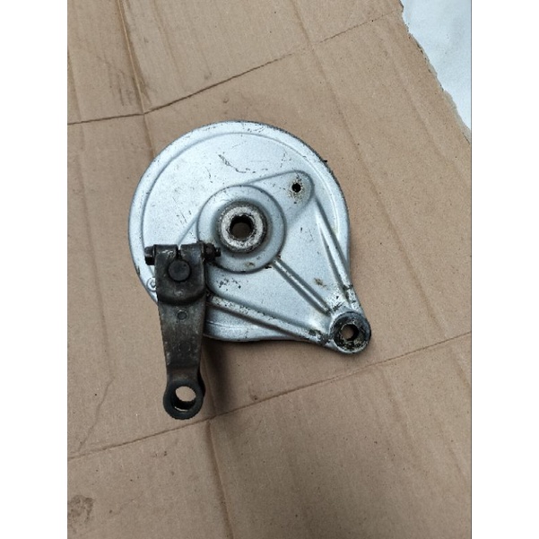 tutup cover lempengan dudukan pangkon tempat kampas tromol tromel belakang ori honda astrea grand pr