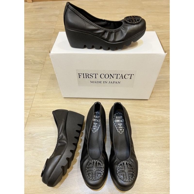 Sepatu First Contact Logo Wedges / Sepatu wanita First Contact