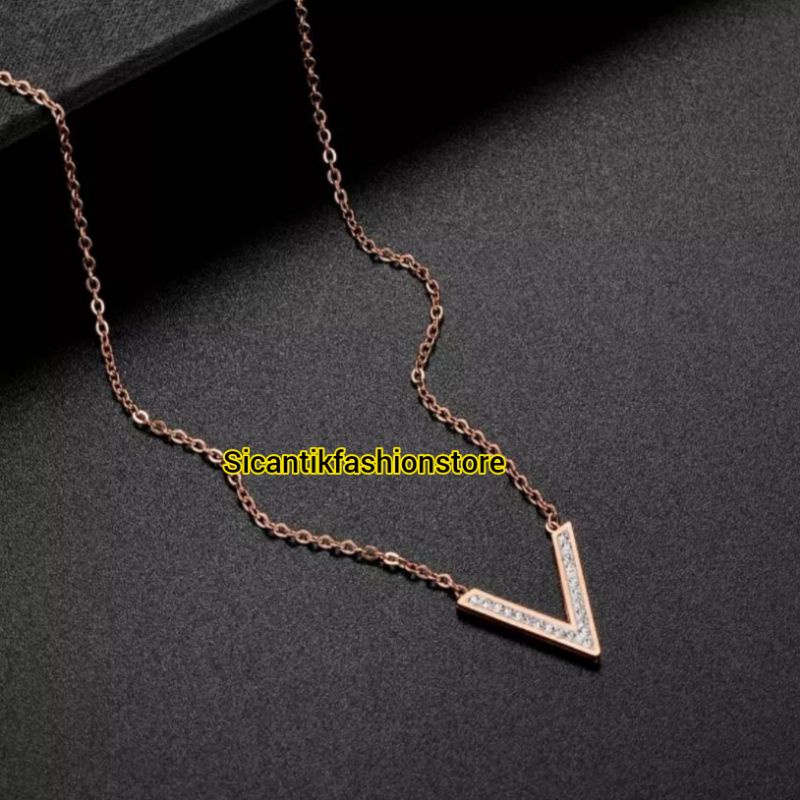 Kalung Titanium Fuji Rose Gold Terbaru Terlaris Anti Karat Selamanya Fashion Wanita Kalung Fuji Premium Asli Titanium Kalung Huruf V Liontin Huruf V