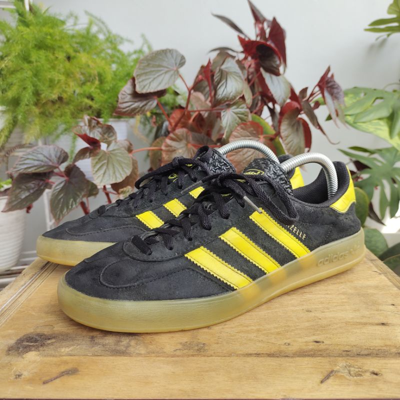 SEPATU SECOND ORIGINAL - ADIDAS GAZELLE INDOOR BLACK YELLOW