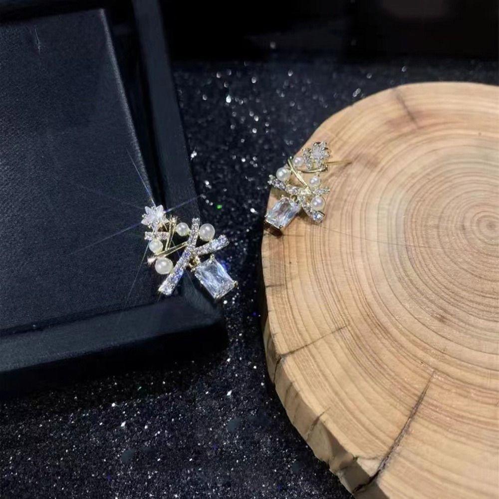 Mxbeauty Anting Pohon Natal Kepribadian Elegan Hadiah Natal Sederhana Anting Menjuntai Anting Gaya Korea Anting Drop Earrings Zircon Untuk Wanita Women Stud Earrings