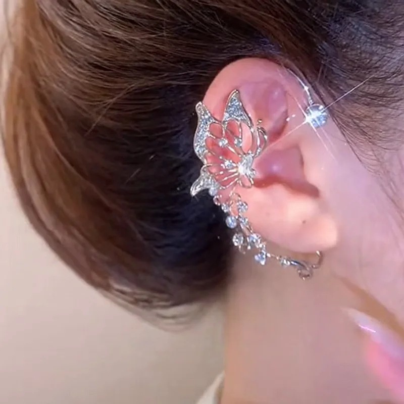 Anting Klip Desain Sayap Kupu-Kupu Hollow Hias Kristal Berlian Imitasi Gaya Korea Untuk Wanita