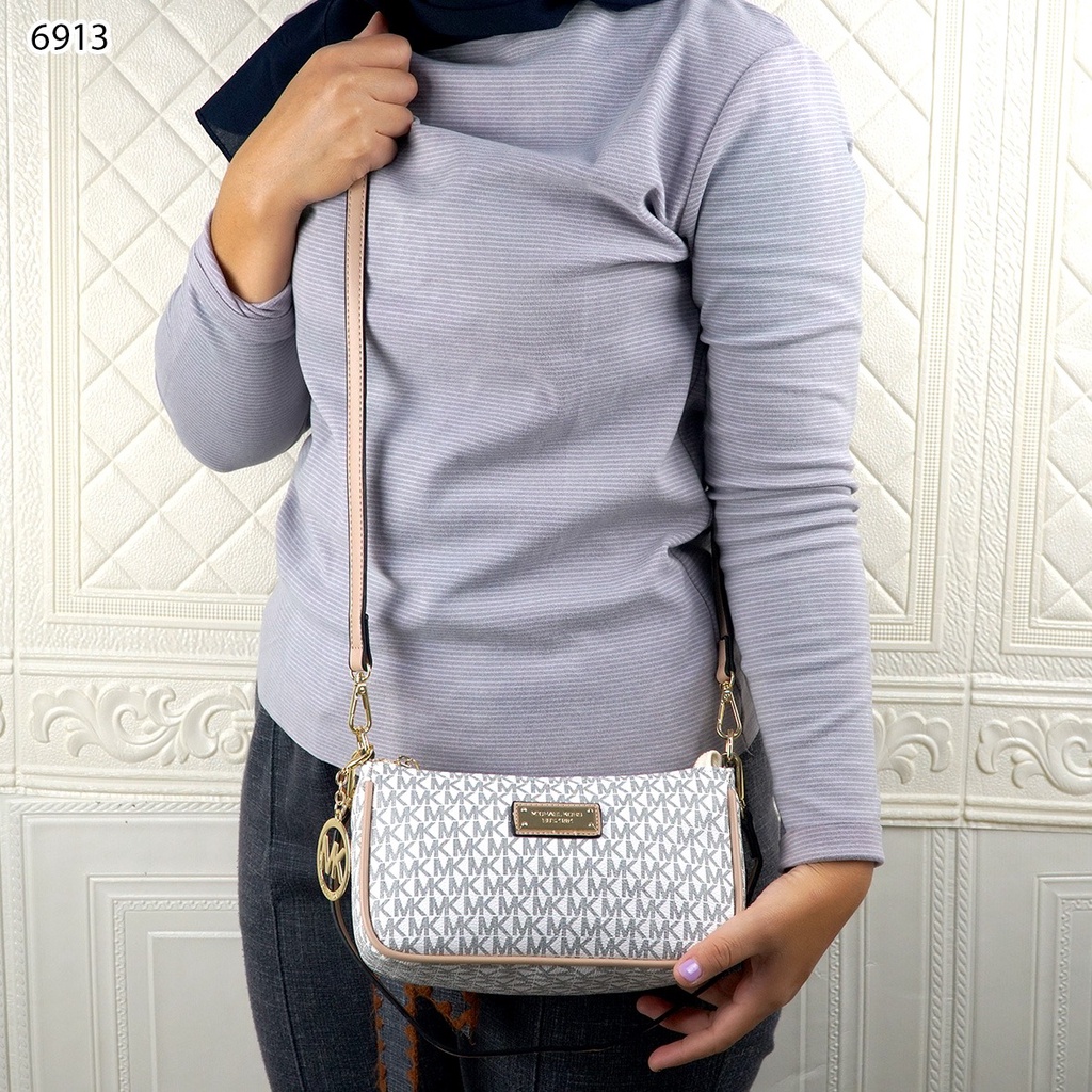 BAG  Jetset Shoulder Bag 6913