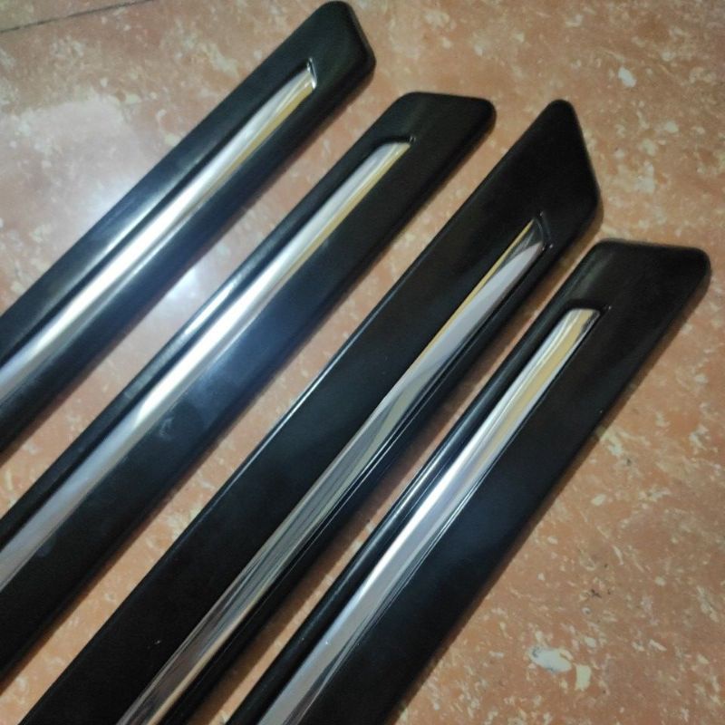 List body LIS MOULDING samping bodi mobil toyota Avanza /  Xenia 2004 sampai 2011 2010 2009 2008 2007 2006 2005 vvti VVT-i hitam silver putih abu aqua biru merah marun maroon maron metalik + LIS chrome crome tipe e g s