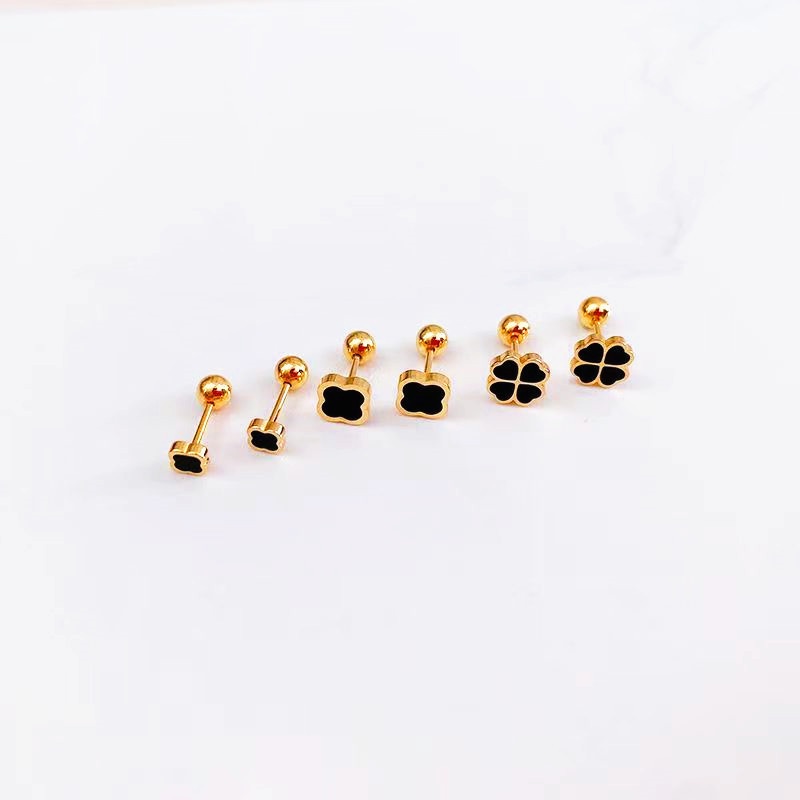 Anting Bahan Titanium Steel Anti Pudar Bentuk Clover