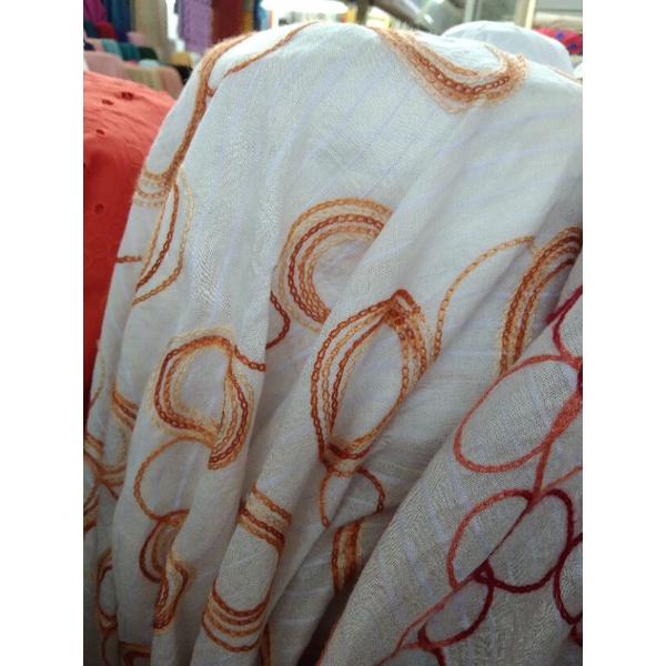 bahan/kain katun border dasar putih