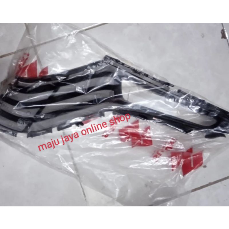 SAMBUNGAN GRILE BAWAH ERTIGA DREZA ASLI