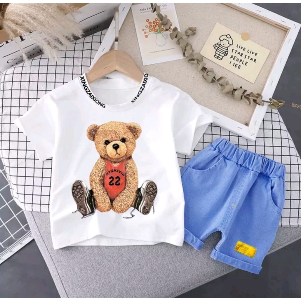 (BISA BAYAR DITEMPAT) SETELAN BAJU UNTUK ANAK MOTIF BEAR SEPATU DENIM - BAJU ANAK KEKINIAN DENGAN BAHAN KATUN CELANA DENIM - MEMAKAI USIA 6-10BLN 1-5THN ANAK LAKILAKI DAN ANAK PEREMPUAN - MODEL GAMBAR TERBARU HEWAN MEMAKAI SEPATU SAAT DUDUK - TERPOPULER