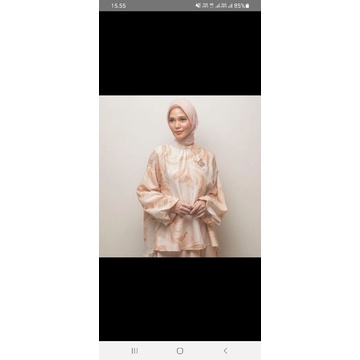 Gianna Blouse Creme Brulee Wearing Klamby M-L