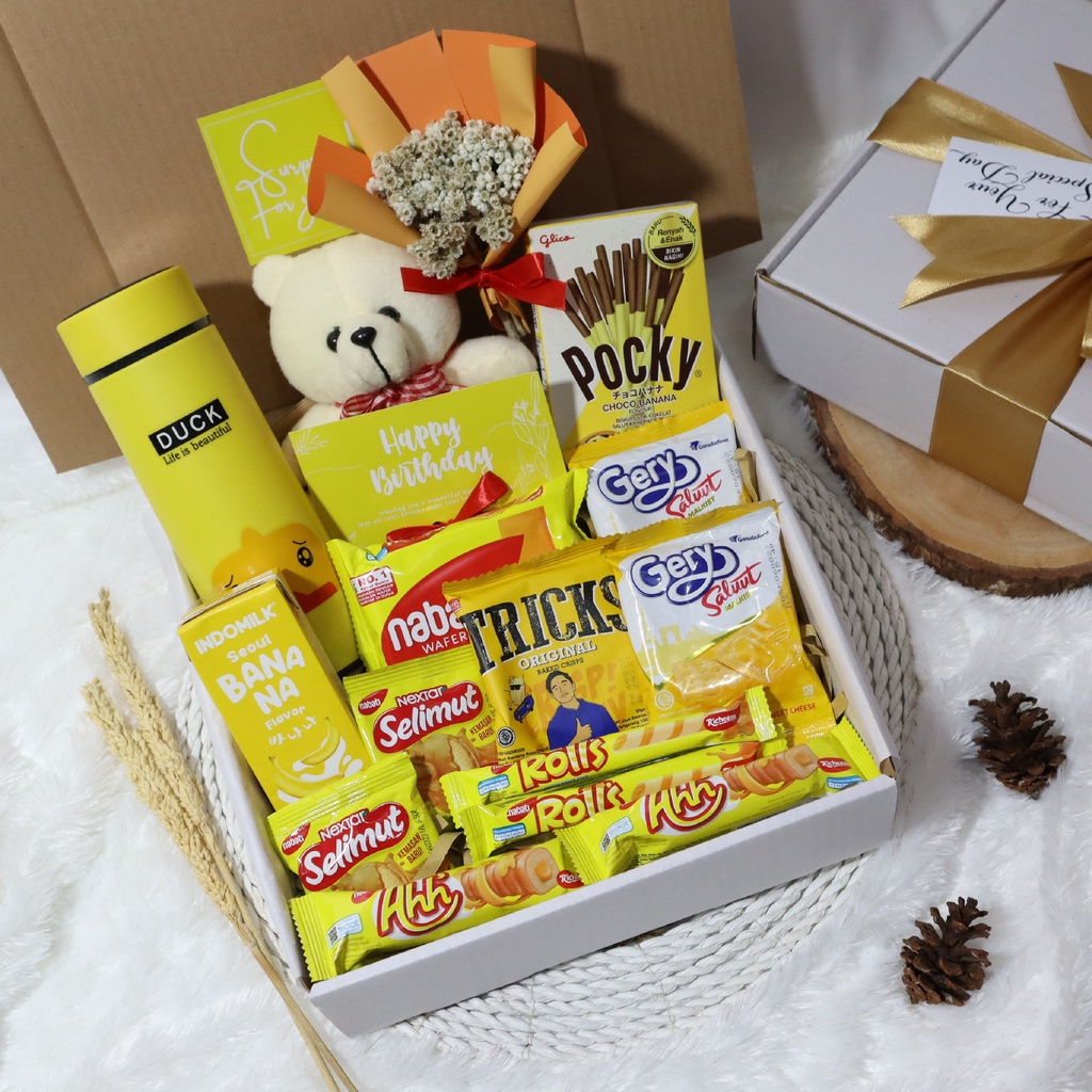 

Hampers Snack Kuning | Kado Ultah Wisuda | Gift Box Keju Cowok Cewek | Snack Box Ulang Tahun Sempro