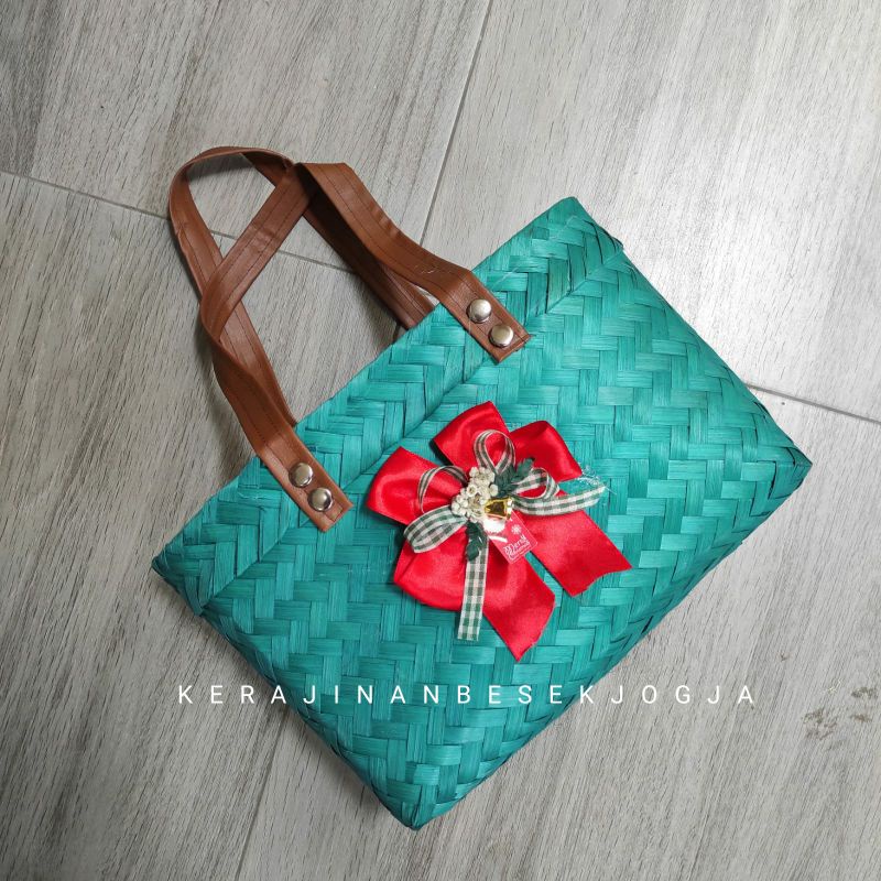 

SERIES NATAL | TAS WULANDARI WARNA + HIASAN | tas bambu tas jogja tas belanja tas murah tas unik tas bambu tas cantik tas natal hampers natal