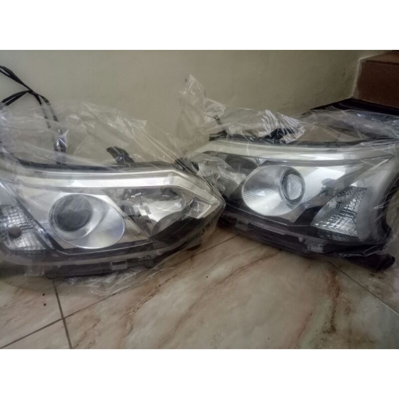 headlamp Toyota avanza veloz tahun 2017
