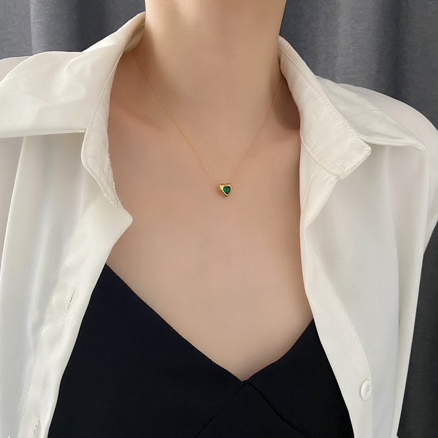 Kalung Rantai Dengan Liontin Hati Emerald Kecil Untuk Wanita N-22083