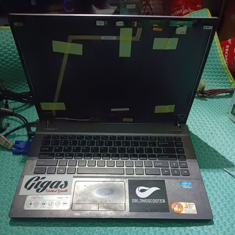 Leptop Core i5 AXIOO RNE (minus)
