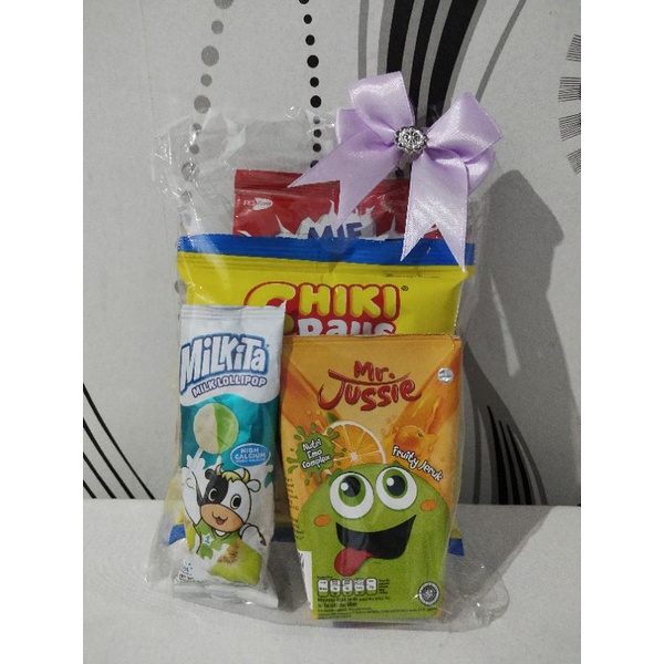 

SNACK CUSTOM BINGKISAN ULANG TAHUN ANAK/Bingkisan snack ulang tahun