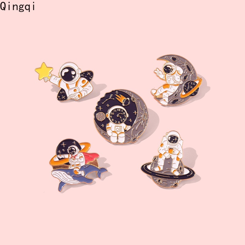 Bros Pin Enamel Bentuk Astronot Planet Roket Whale Star Moon Galaxy Coffee Bahan Metal Untuk Hadiah