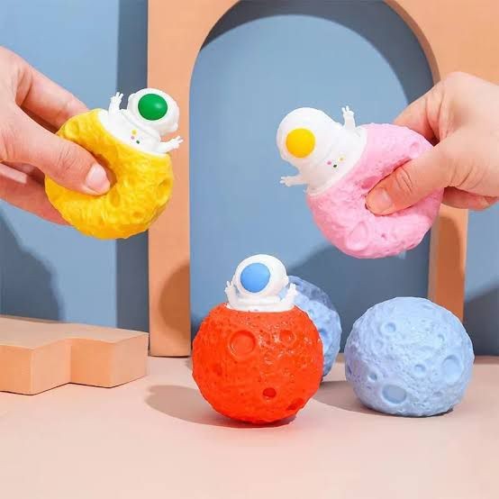 PASTEL ASTRONOUT IN THE MOON POP UP SQUEEZE TOY fidget planet stress cfc