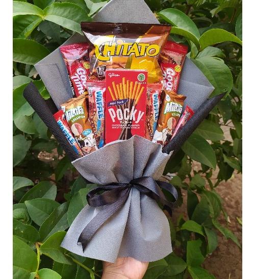 

7.7 MALL (K) Buket cowok hitam/paket/bingkisan Snack Ulang Tahun/Ultah/ Wisuda/Kado/Hadiah/ ANNIVERSARY / CEWE