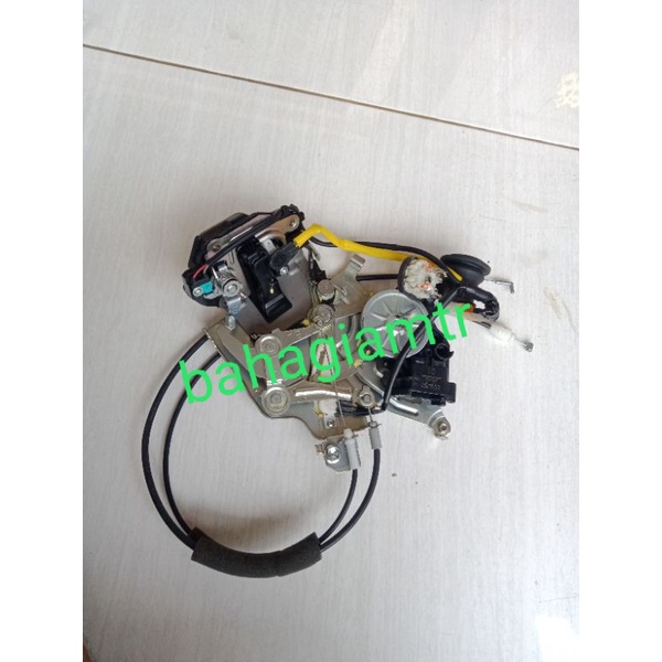door lock pintu tengah actuator motor sleding pintu toyota sienta