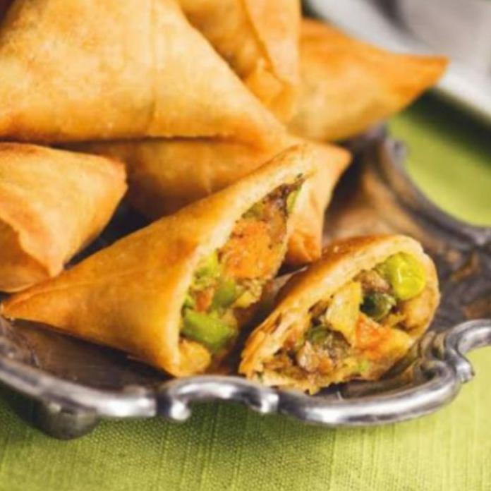 

PROMO HARI INI Samosa Indo Pertama isi 25 pc free container box murah
