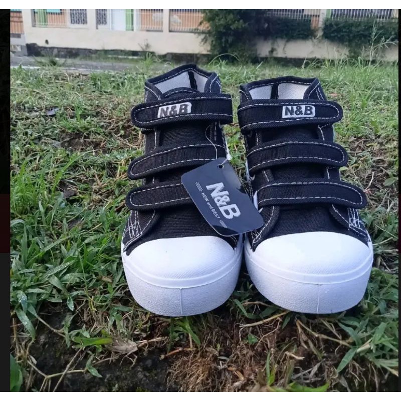 sepatu bot nb hitam putih prepet