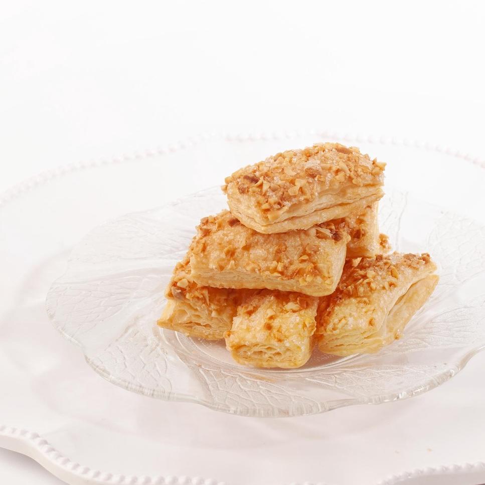 

trxA5m0L--Kartika Sari Almond Cookies Tabung Kecil