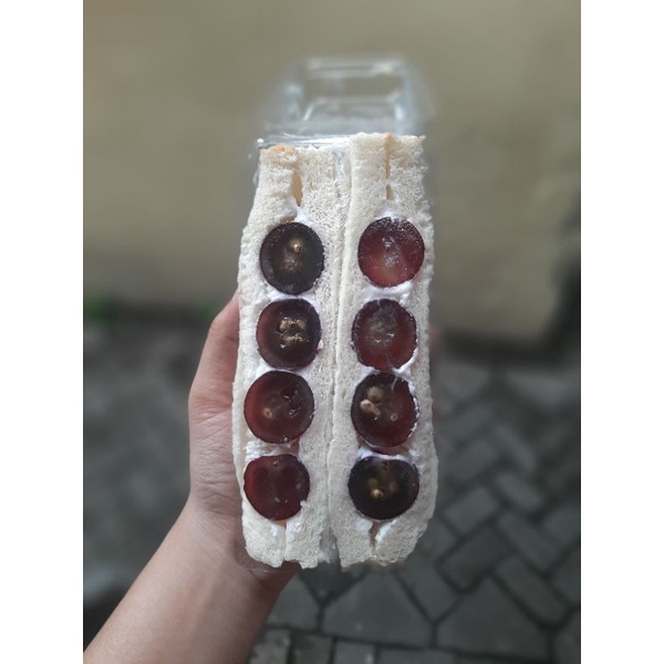 Grape vanilla sando / fruit sando / fruit sandwich / fruit sando surabaya / fruit sando surabaya / i