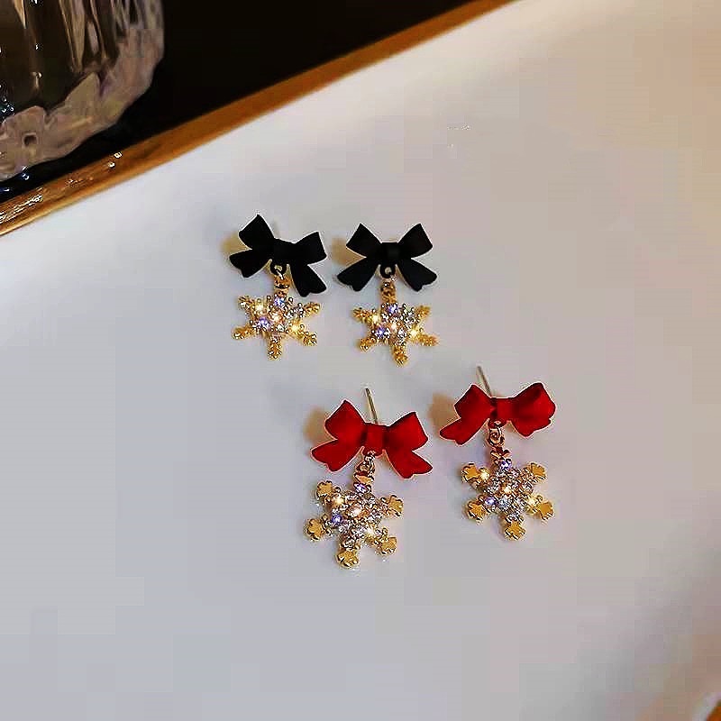 1 Pasang Anting Liontin Kepingan Salju Hias Kristal Berlian Warna Merah Hitam Untuk Wanita