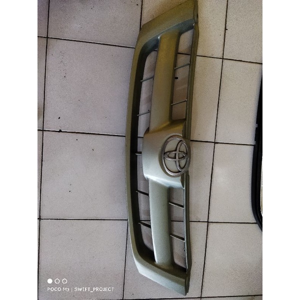 grill toyota innova 2004-2007 original
