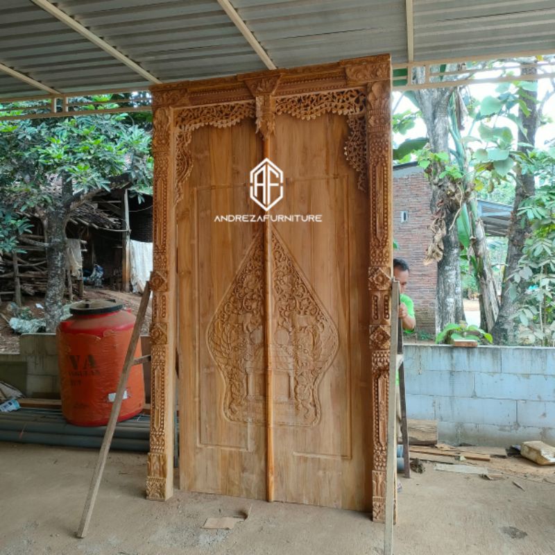 pintu gapura gebyok ukir