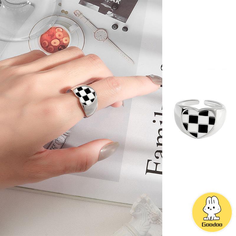 Cincin Kotak-kotak Geometris Cinta Hitam Dan Putih Cincin Fashion Wanita -Doo