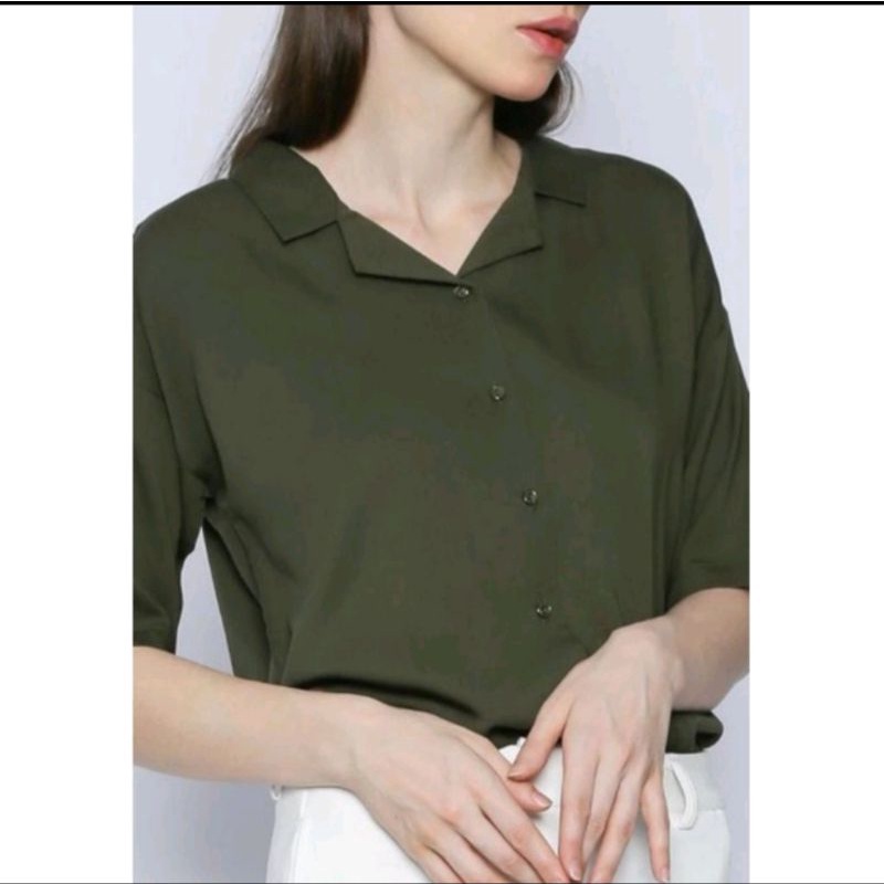 ATASAN WANITA LENGAN PENDEK / KEMEJA POLOS LENGAN PENDEK  WANITA / KEMEJA POLOS PENDEK WARNA PUTIH /