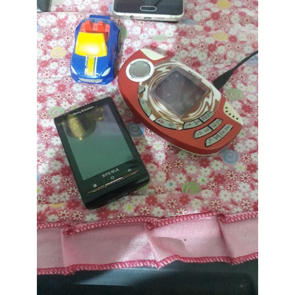 Sony Ericsson E10i dan Nokia 3300