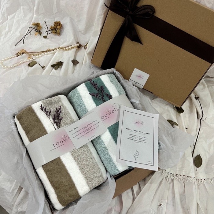 

[COD] Hampers Kado Handuk Pernikahan Wedding Pernikahan Anniversary Couple - wolly