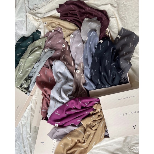 (READY) Monogram Series 1.0 Art Arascarf