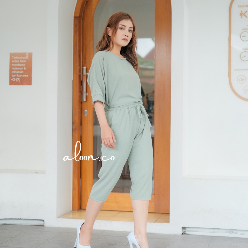 Aileen One Set Pendek Crinkle Airflow – Baju One Set Wanita – Setelan Wanita Premium