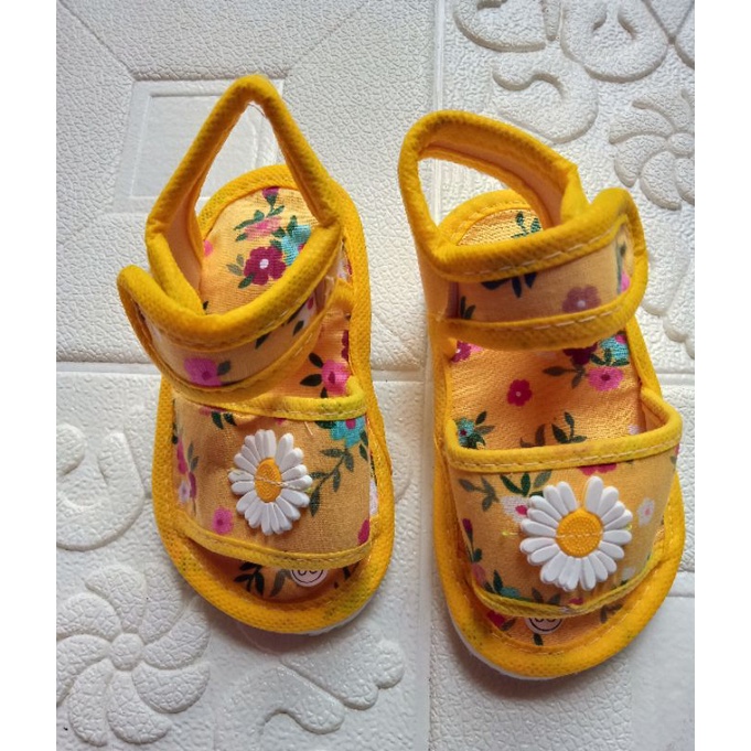 (1-3th) Sandal Gunung anak perempuan 1-3 tahun bunyi cit cit motif bunga floral flowers flower kelinci  / sandal gunung prewalker anak bayi cewek / sepatu sandal anak bayi cewek