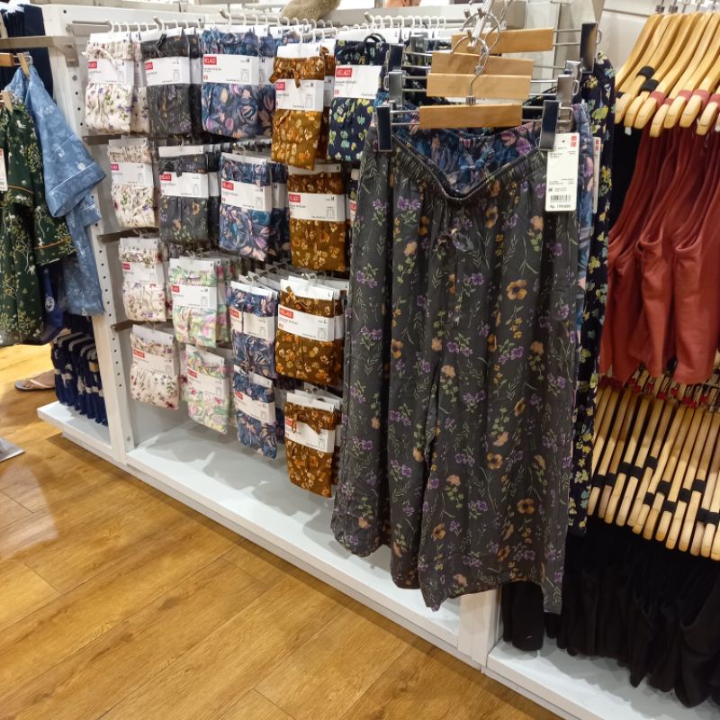 UNIQLO ORIGINAL ASLI STORE Celana Kulot Drape Batik