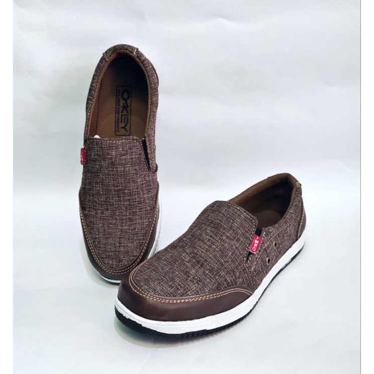 Sepatu Pria Slip On Casual / Sepatu Santai Kekinian Murah