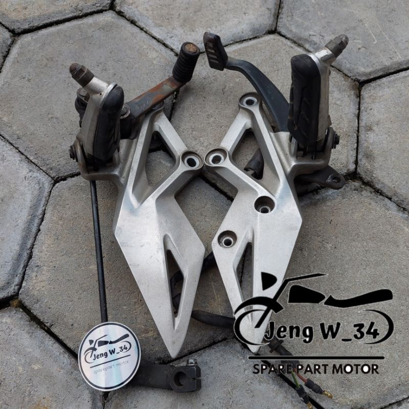 FOOT STEP DEPAN NEW CBR 150R FACELIFT ORIGINAL