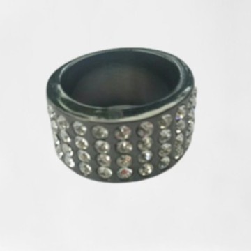 Cincin rhodium hitam variasi kristal