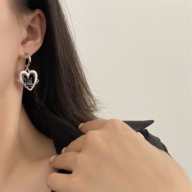 Anting Tusuk Gantung Desain Hati Hias Berlian Hitam Gaya Simple Untuk Wanita