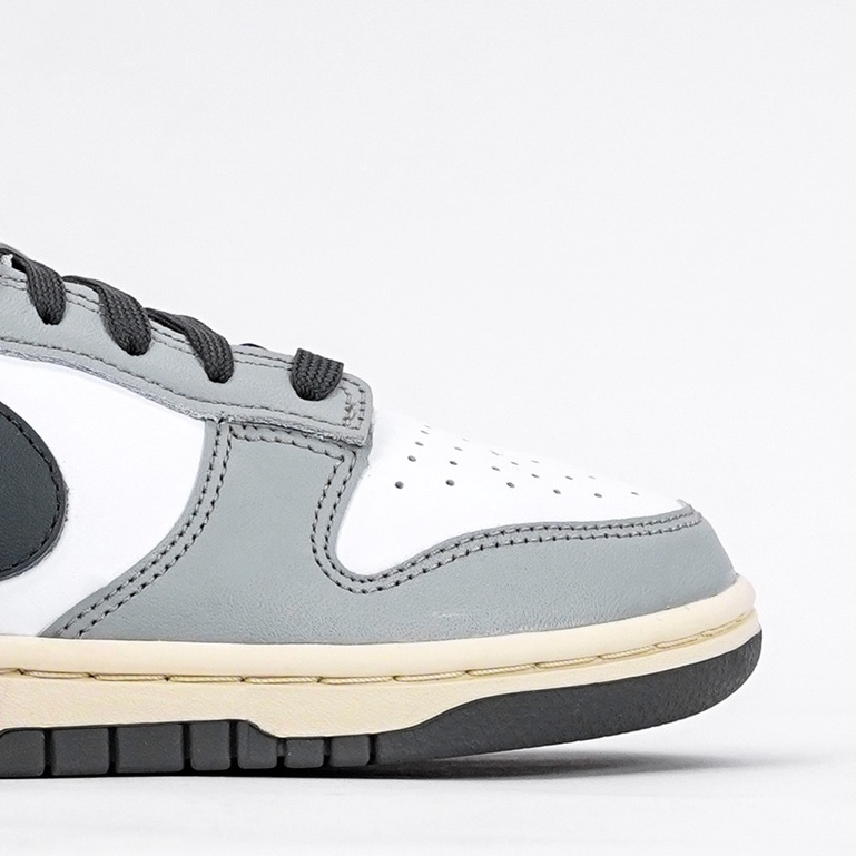 Dunk Low Light Smoke Grey