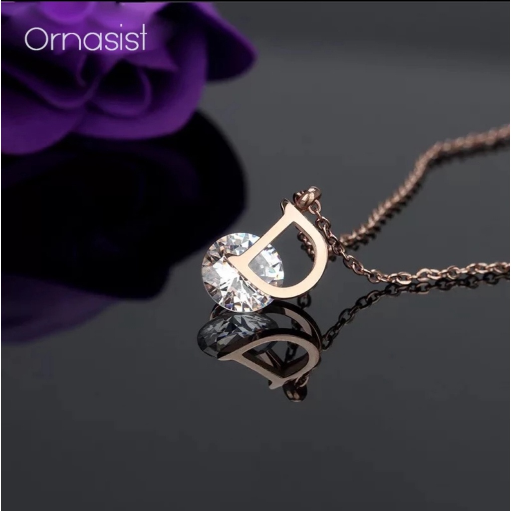 Kalung Titanium Model Huruf D Diamond Artificial Dengan Warna RoseGold dan Gold