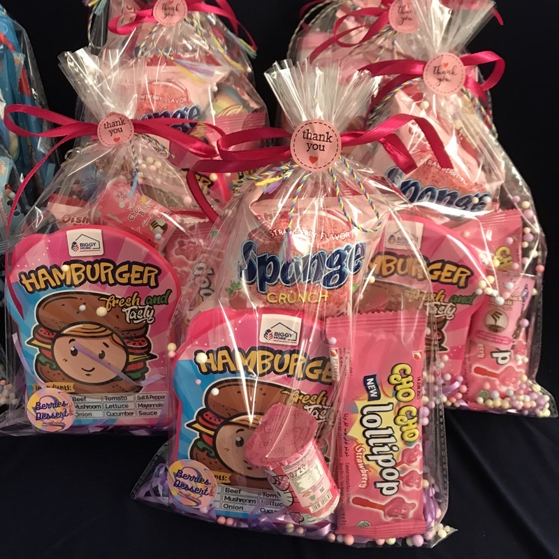 

Hampers Snacks with lunch box
