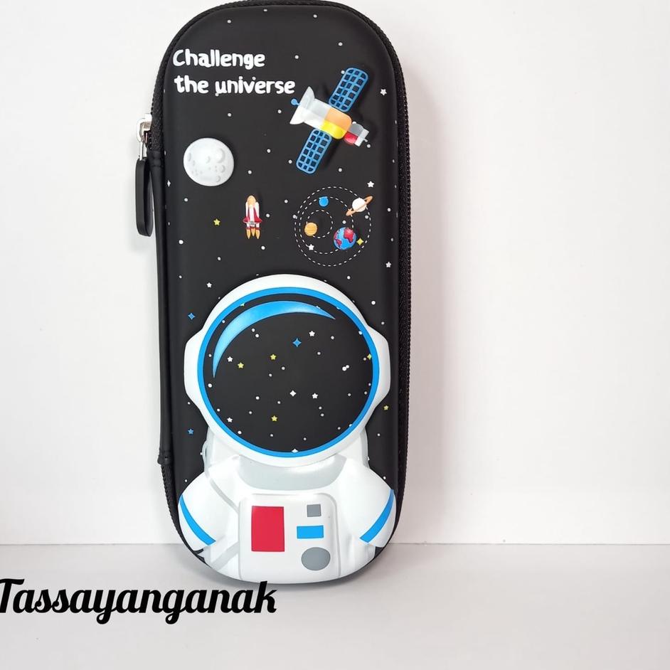 

Baru Termurah TERBARU Kotak pensil tempat pensil hardtop cowo Motif ASTRONOT 3D 6D kado ultah anak keren Size 22x5X10 CM